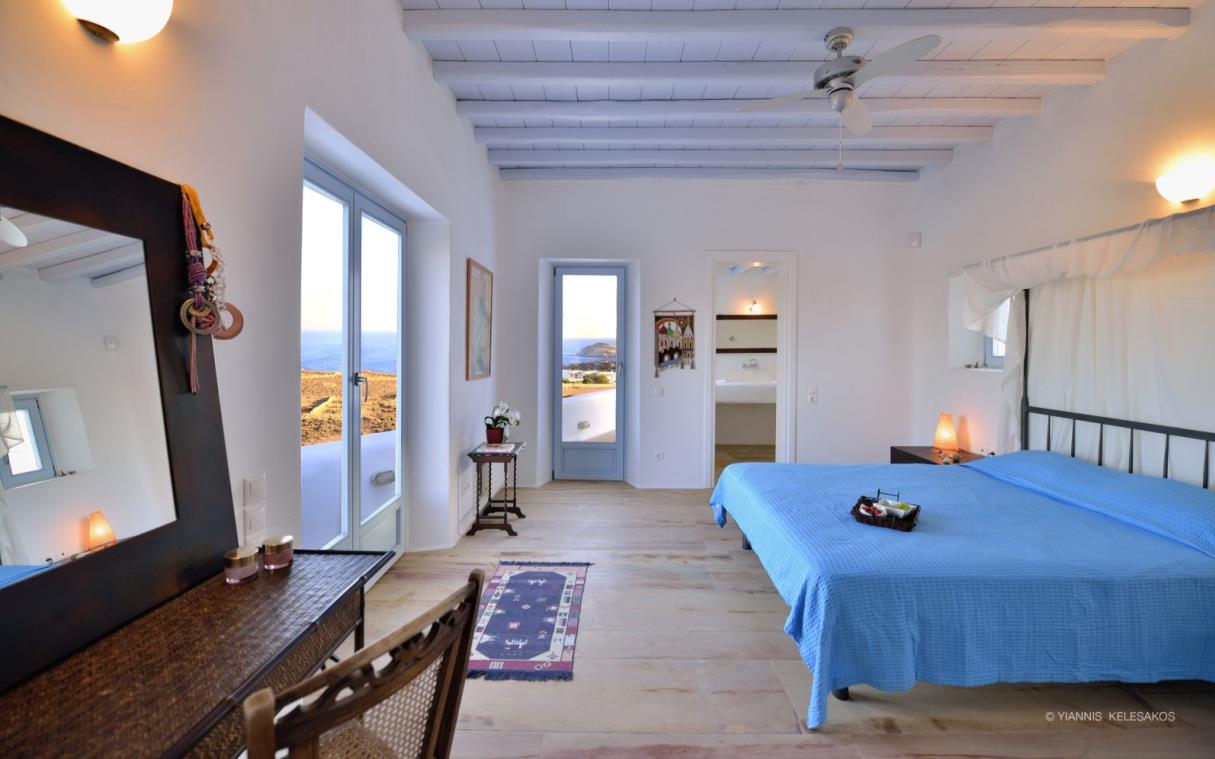 villa-mykonos-cyclades-greek-islands-luxury-sea-views-alkaia-bed (2).jpg
