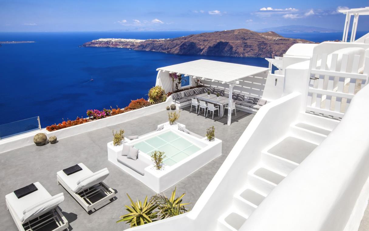 villa-santorini-cyclades-greece-luxury-sea-minimalist-erossea-aer-1.jpg