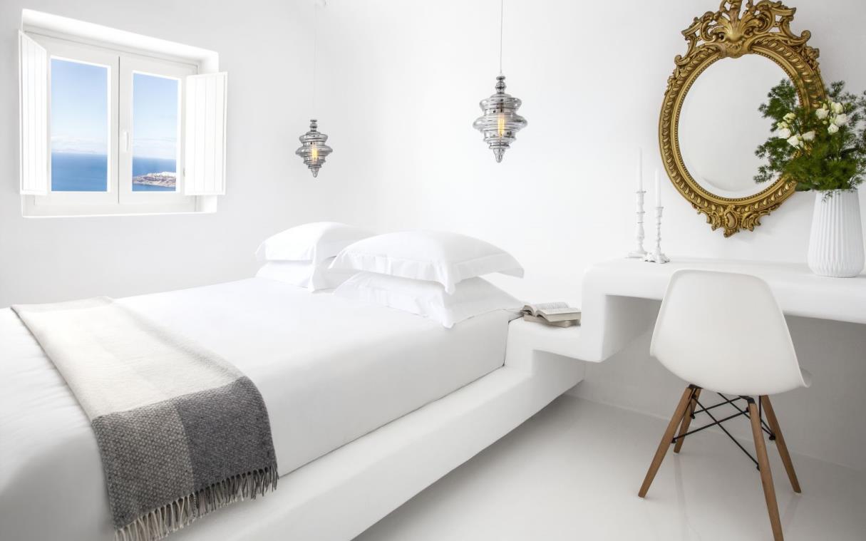 villa-santorini-cyclades-greece-luxury-sea-minimalist-erossea-bed-3.jpg