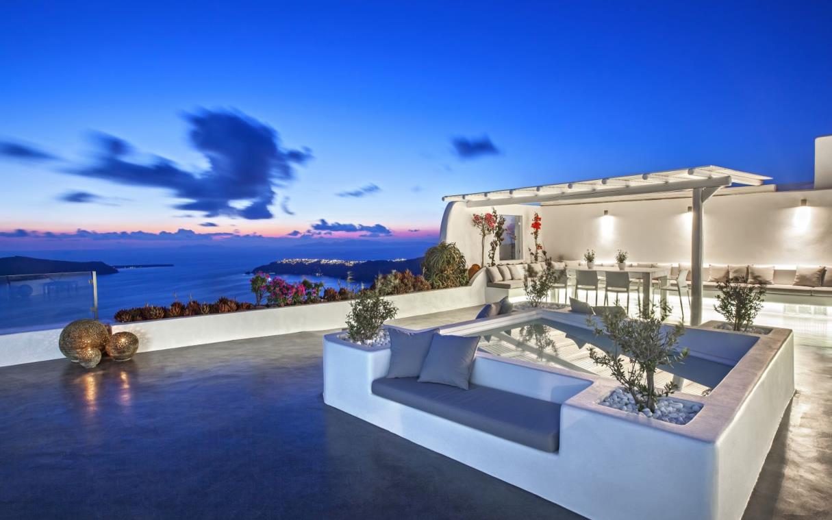 villa-santorini-cyclades-greece-luxury-sea-minimalist-erossea-jac-2.jpg