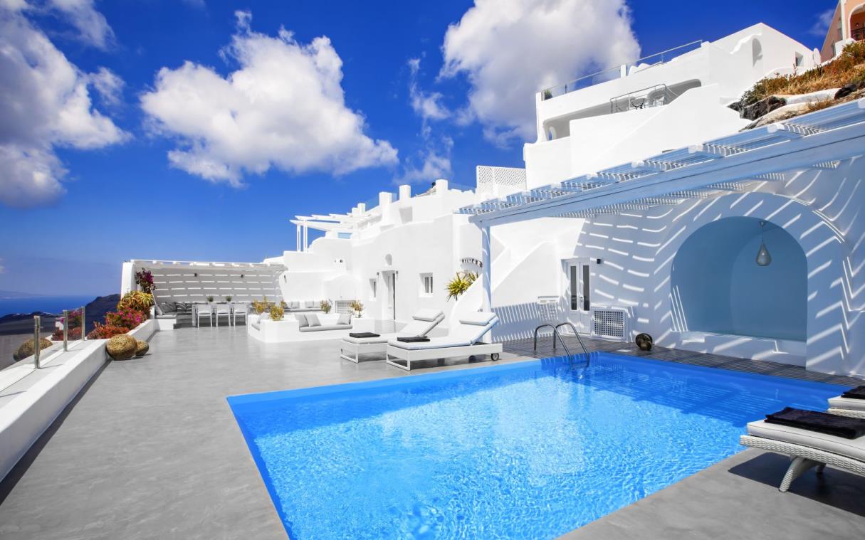 villa-santorini-cyclades-greece-luxury-sea-minimalist-erossea-poo-1.jpg