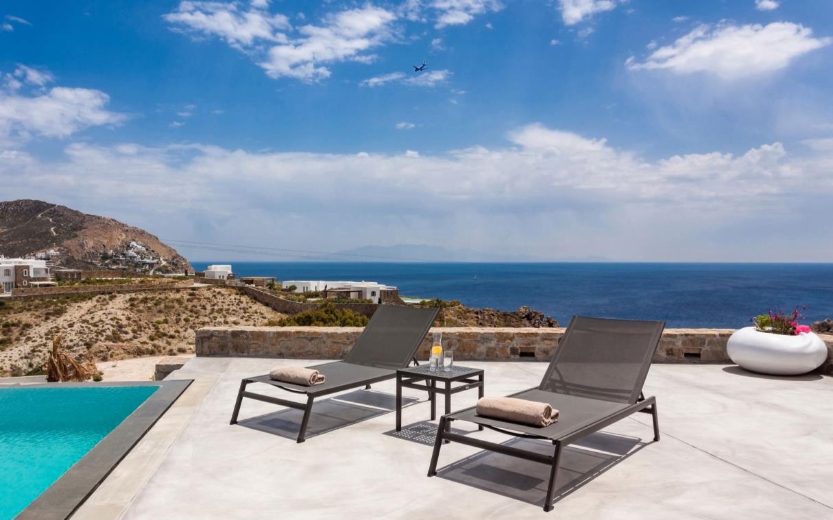 villa-mykonos-cyclades-greece-luxury-pool-ariel-swim (2).jpg