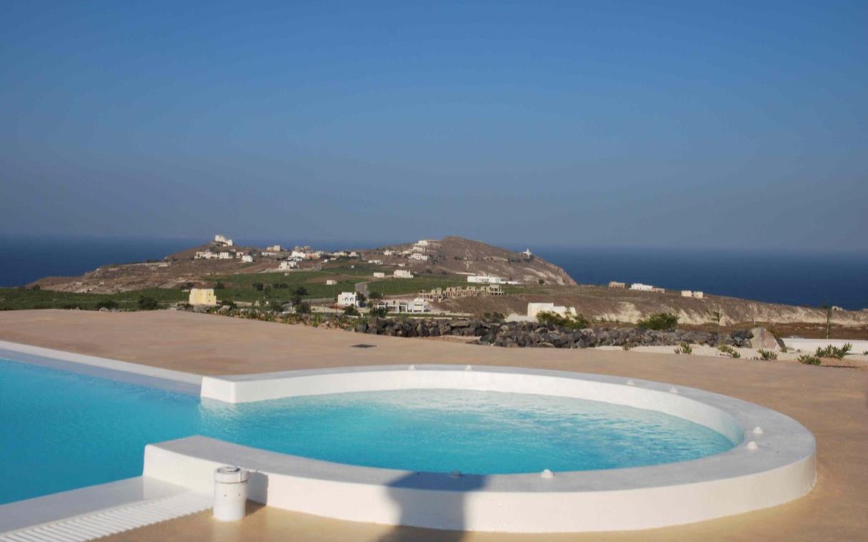 villa-santorini-cyclades-greece-beach-pool-amalia-poo.jpg