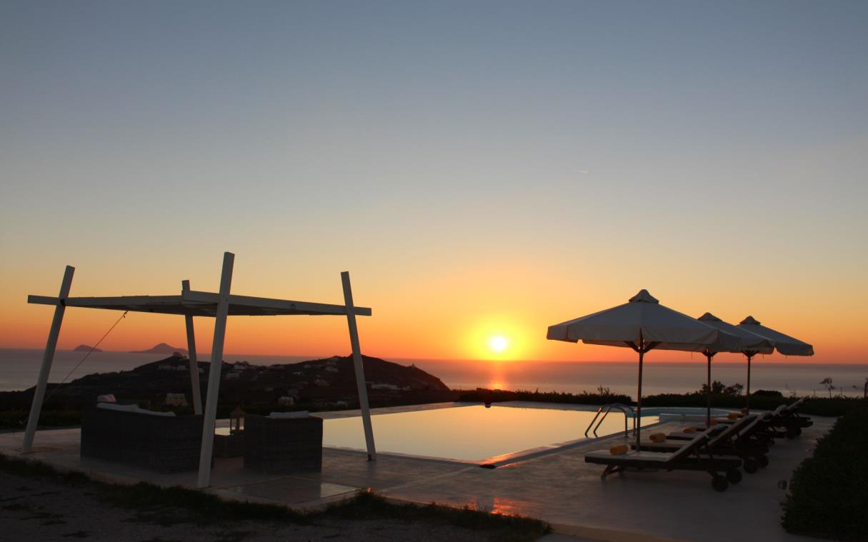 Villa Santorini Cyclades Greeck Islands Beach Pool Amalia Swim 3