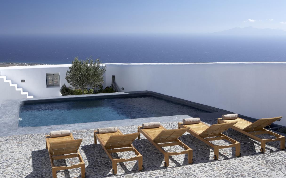 villa-santorini-cyclades-greece-luxury-pool-ioli-poo (2).jpg