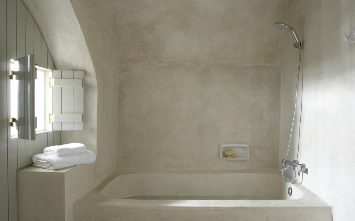 villa-santorini-cyclades-greece-luxury-pool-ioli-bat.jpg