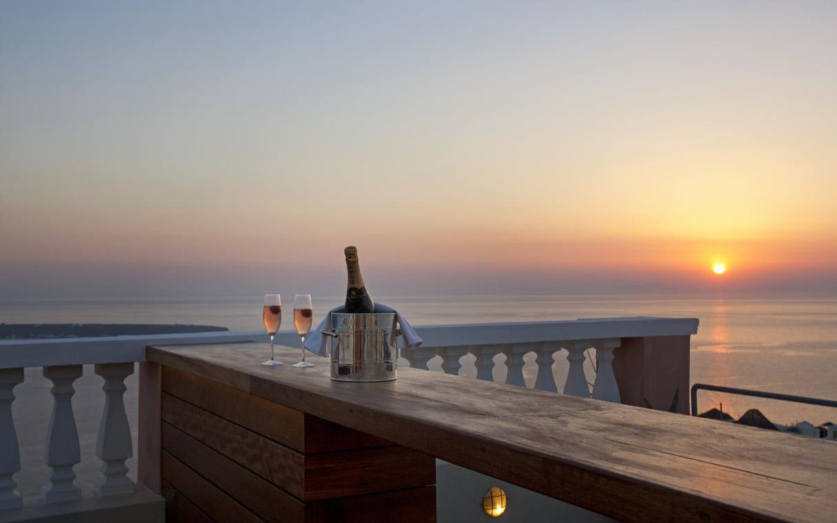 villa-santorini-cyclades-greece-luxury-seaside-nina-sea-view-1.jpg