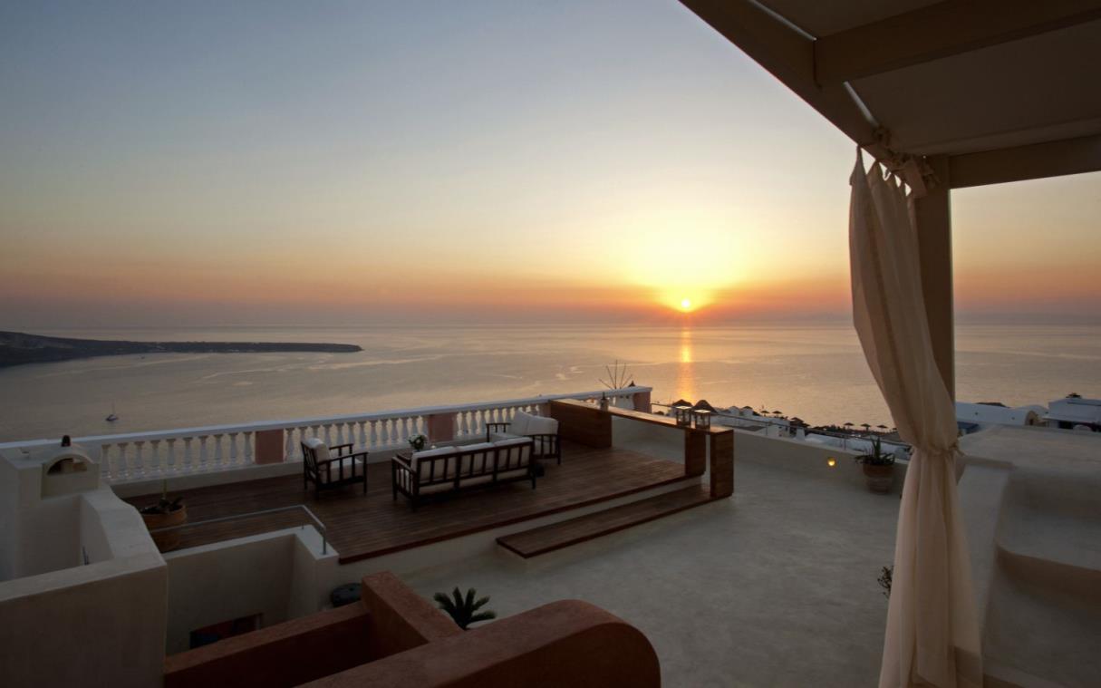 villa-santorini-cyclades-greece-luxury-sea-view-nina-cover.jpg