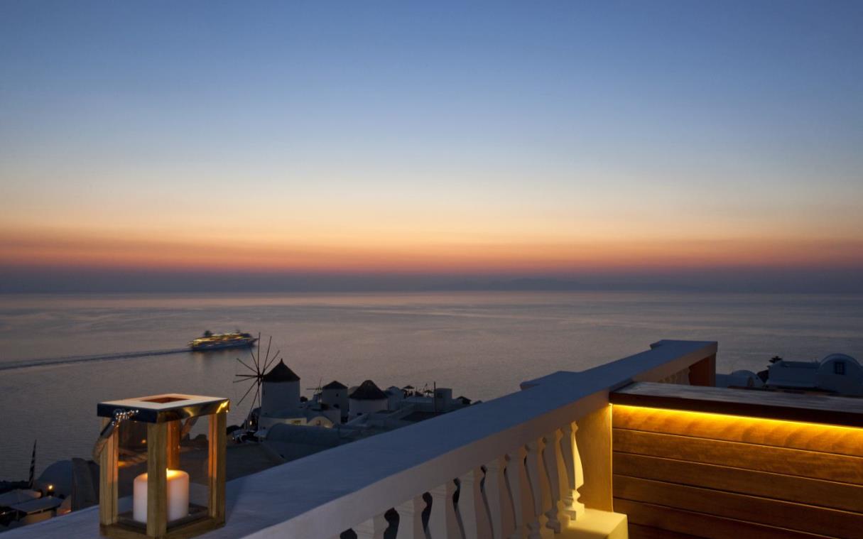 villa-santorini-cyclades-greece-luxury-seaside-nina-sea-view-2.jpg