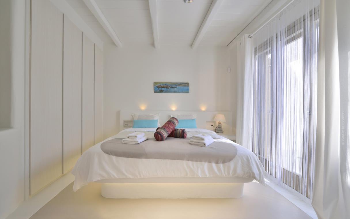 villa-mykonos-cyclades-greece-pool-sea-view-luxury-gravity-bed-3.jpg