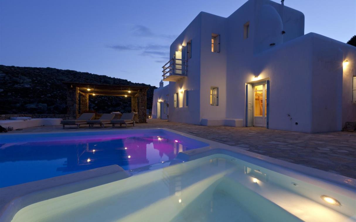 villa-mykonos-cyclades-greece-luxury-pool-infinity-poo-2.jpg
