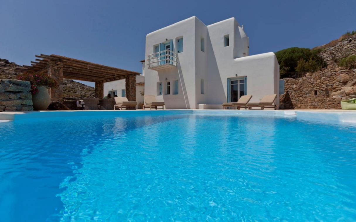 villa-mykonos-cyclades-greece-luxury-pool-infinity-poo-1.jpg