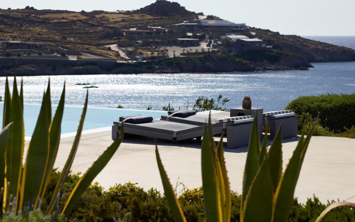 villa-mykonos-greece-luxury-pool-kallisti-one-out-liv (4).jpg