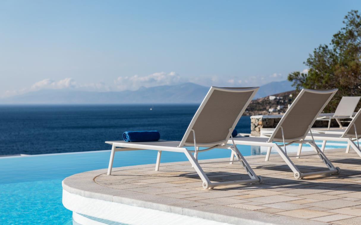 villa-mykonos-cyclades-greece-luxury-pool-seaview-swim (3).jpg