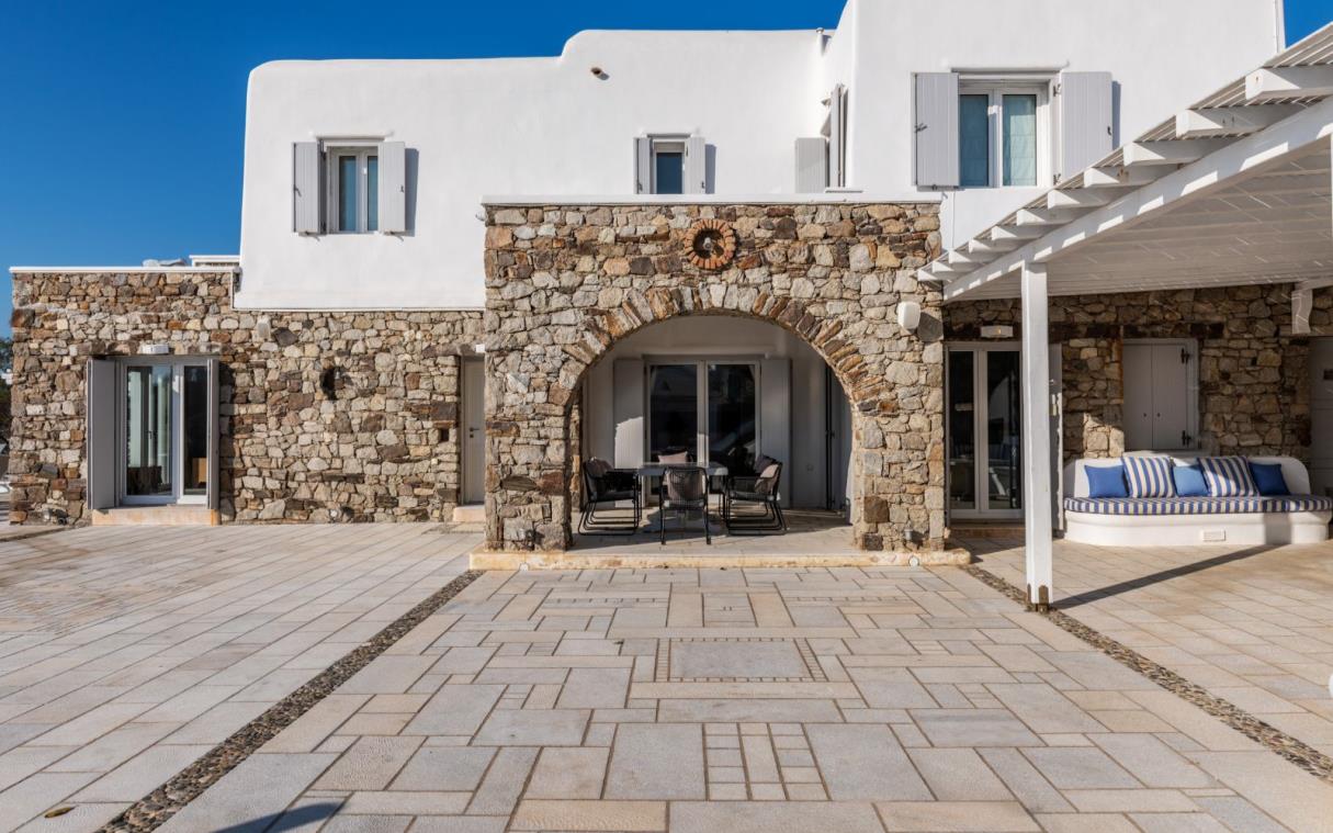 villa-mykonos-cyclades-greece-luxury-pool-seaview-terr.jpg