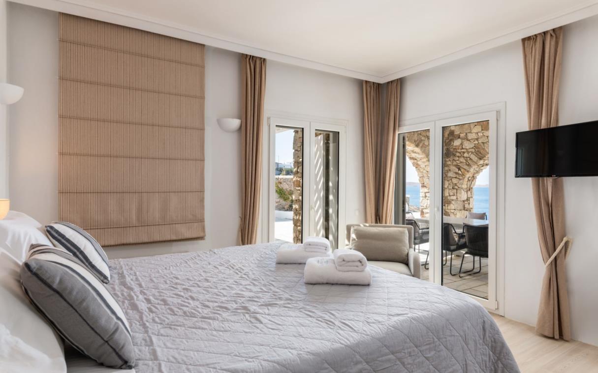 villa-mykonos-cyclades-greece-luxury-pool-seaview-bed (10).jpg