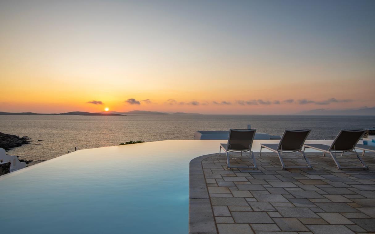 villa-mykonos-cyclades-greece-luxury-pool-seaview-swim (4).jpg