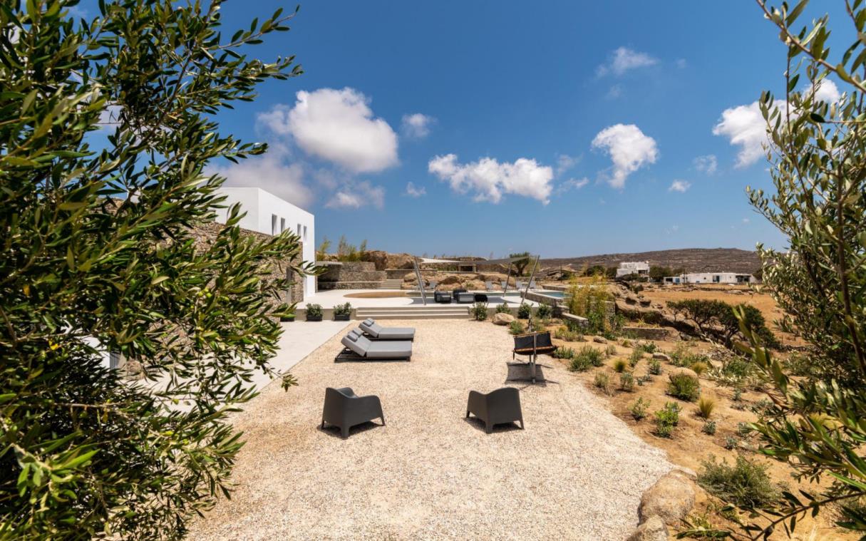 villa-mykonos-greece-luxury-modern-pool-simone-ext (2).jpg