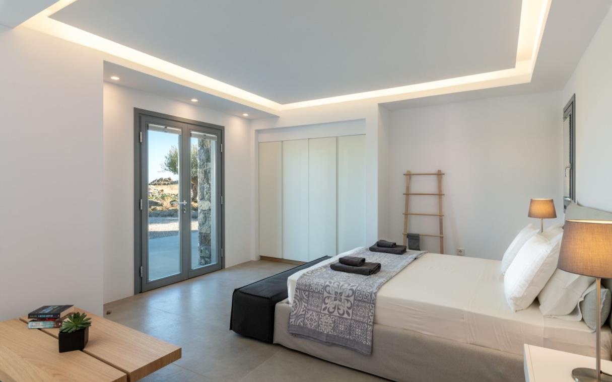villa-mykonos-greece-luxury-modern-pool-simone-bed (7).jpg
