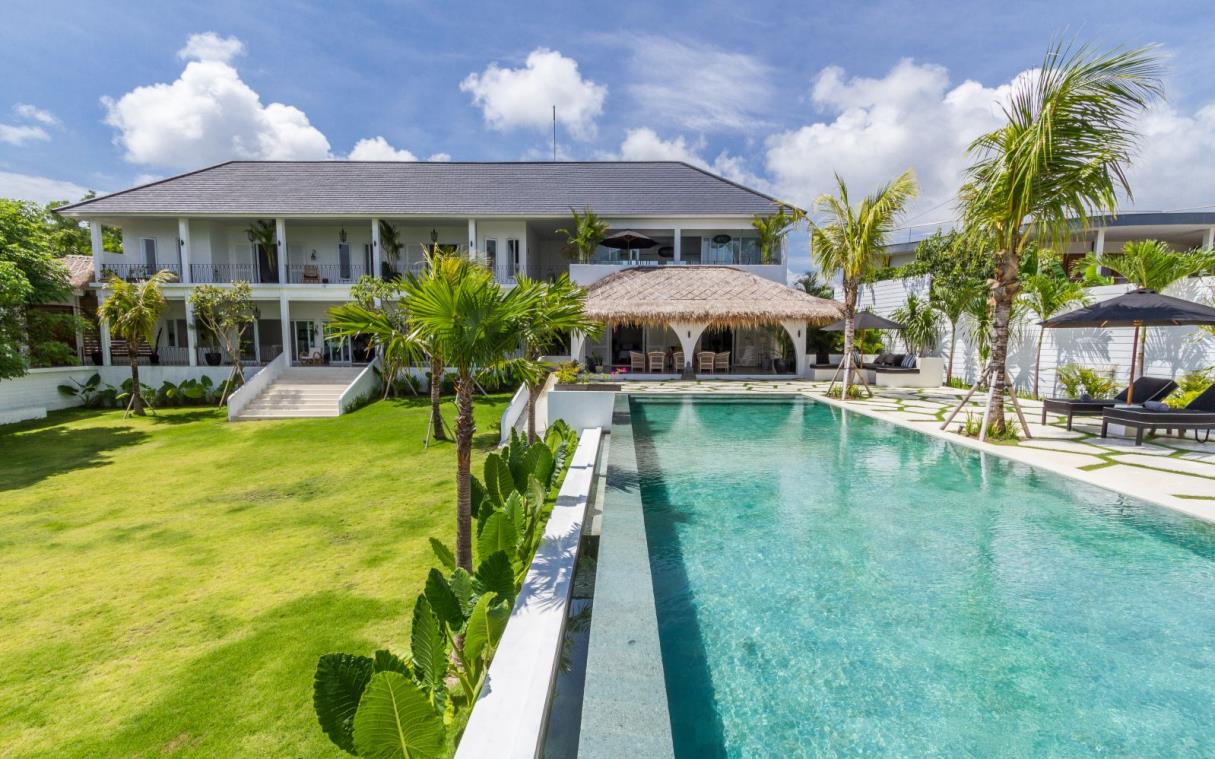 villa-uluwatu-bali-indonesia-luxury-pool-kusuma-COV.jpg
