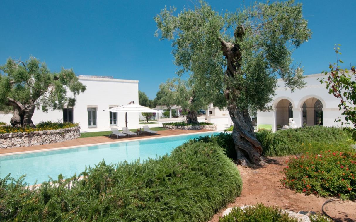 villa-apulia-italy-farmhouse-pool-masseria-raganella-swim (1).jpg