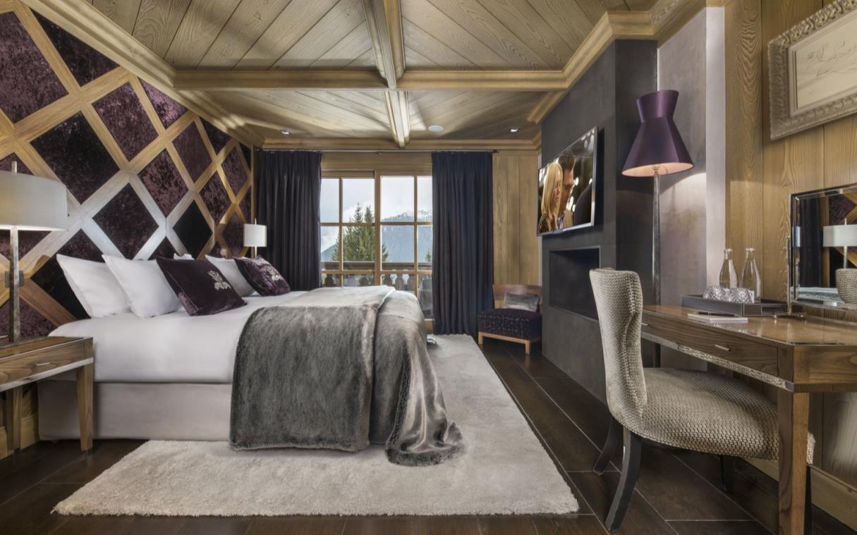 chalet-courchevel-french-alps-france-luxury-ski-blanchot-bed (2).jpg