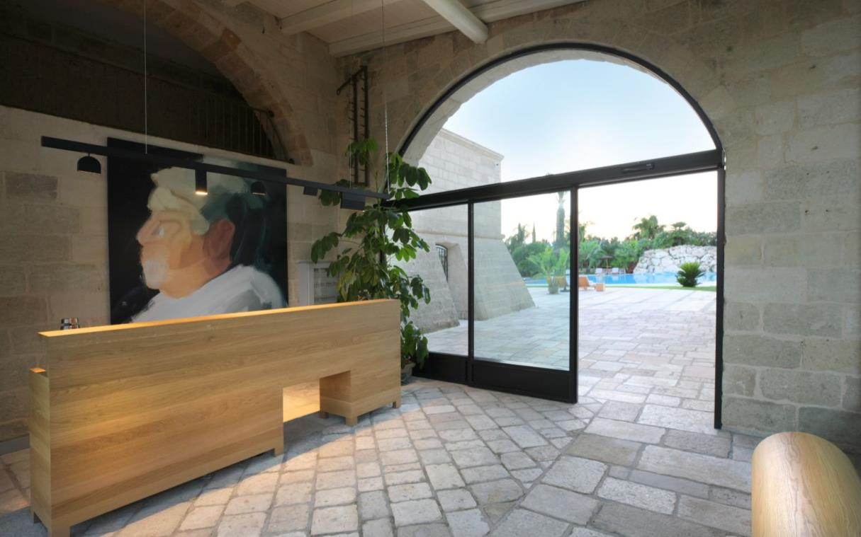 villa-lecce-apulia-italy-pool-luxury-masseria-antonio-augusto-entr.jpg