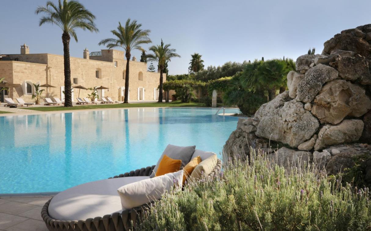 villa-lecce-apulia-italy-pool-luxury-masseria-antonio-augusto-swim (9).jpg