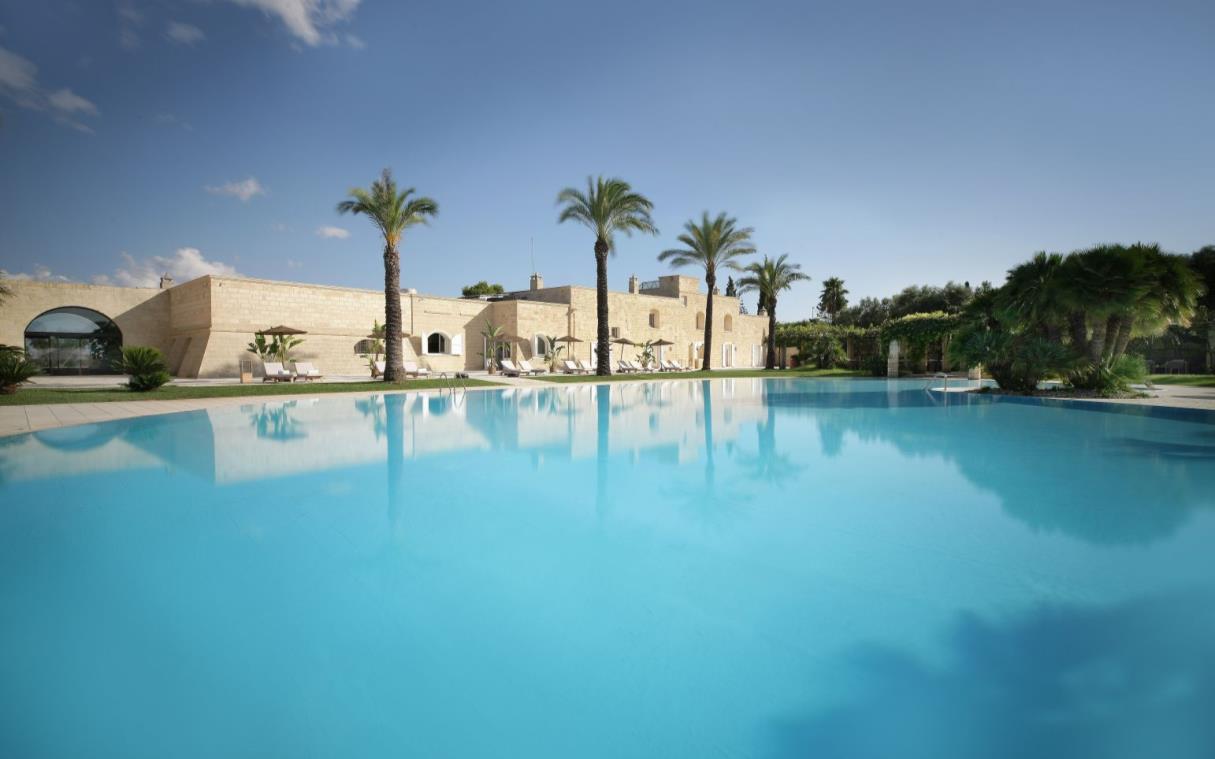villa-lecce-apulia-italy-pool-luxury-masseria-antonio-augusto-COV.jpg