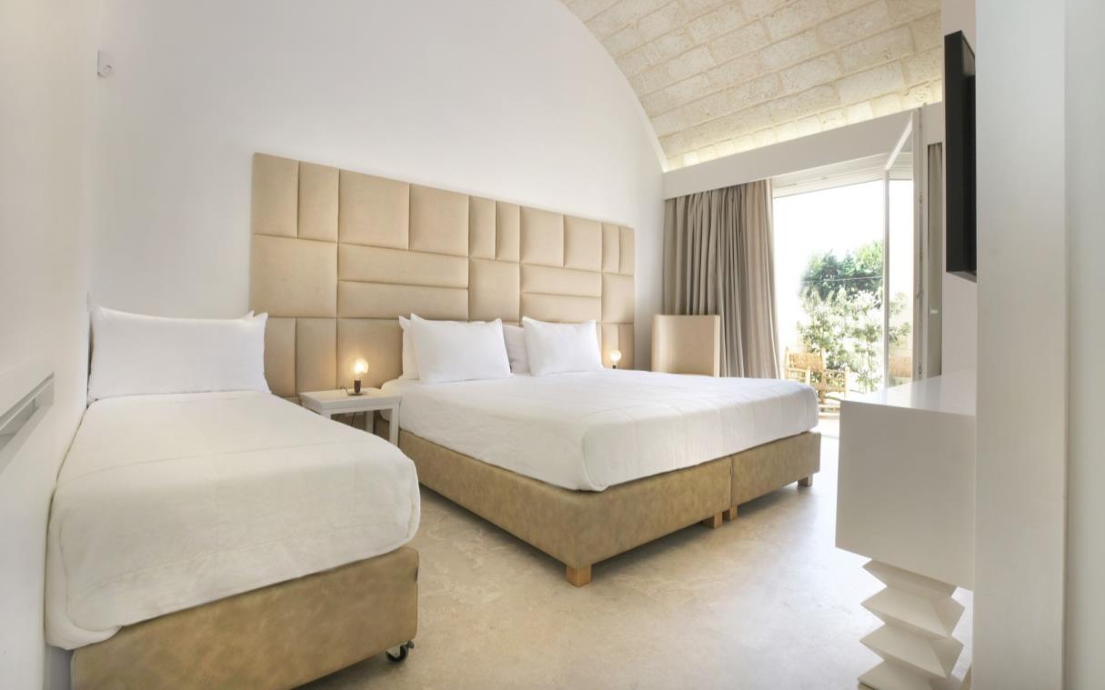 villa-lecce-apulia-italy-pool-luxury-masseria-antonio-augusto-bed-del (2)