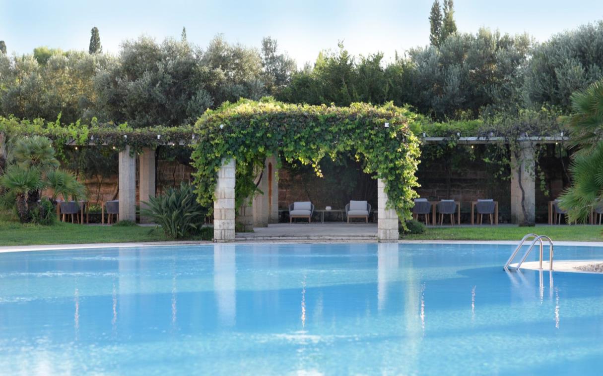 villa-lecce-apulia-italy-pool-luxury-masseria-antonio-augusto-swim (16).jpg