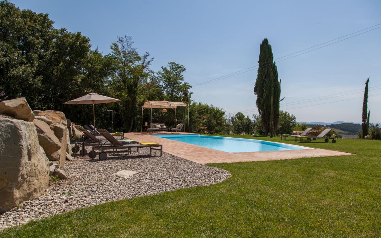 villa-valdorcia-tuscany-italy-luxury-pool-poggio-fibbia-swim (4).jpg
