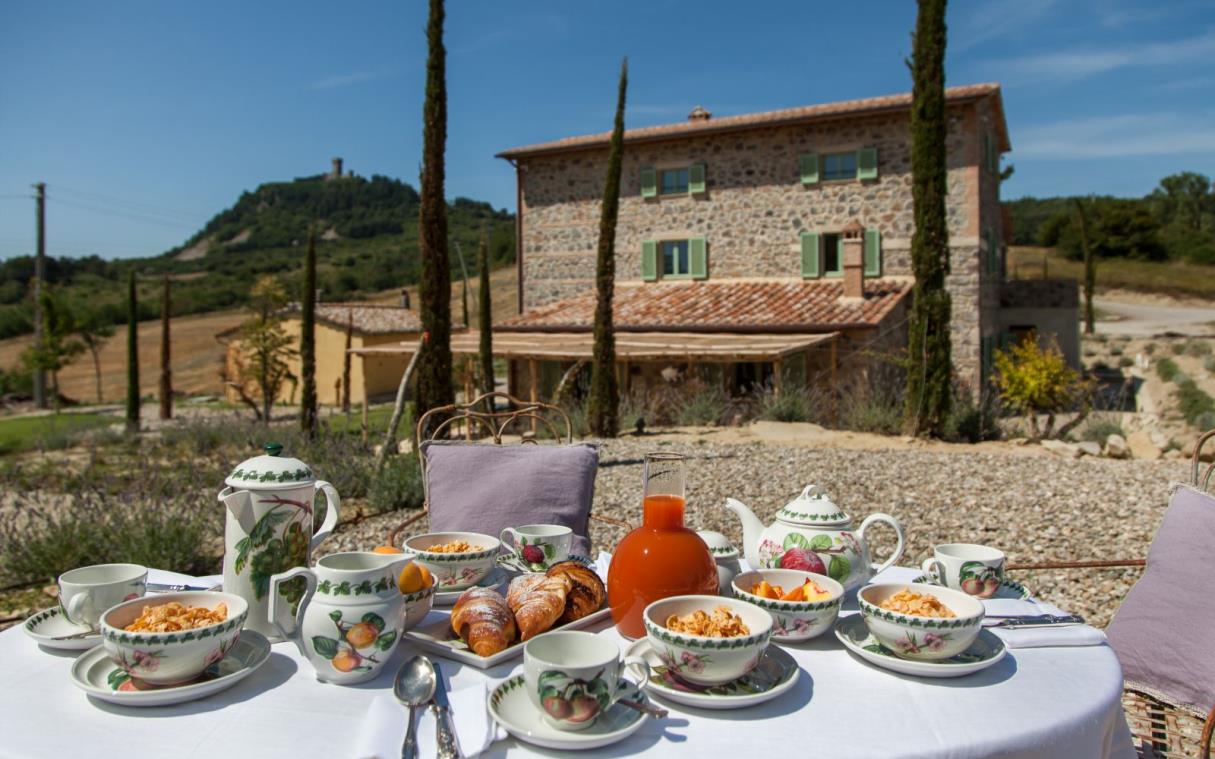 villa-valdorcia-tuscany-italy-luxury-pool-poggio-fibbia-out-din (4).jpg