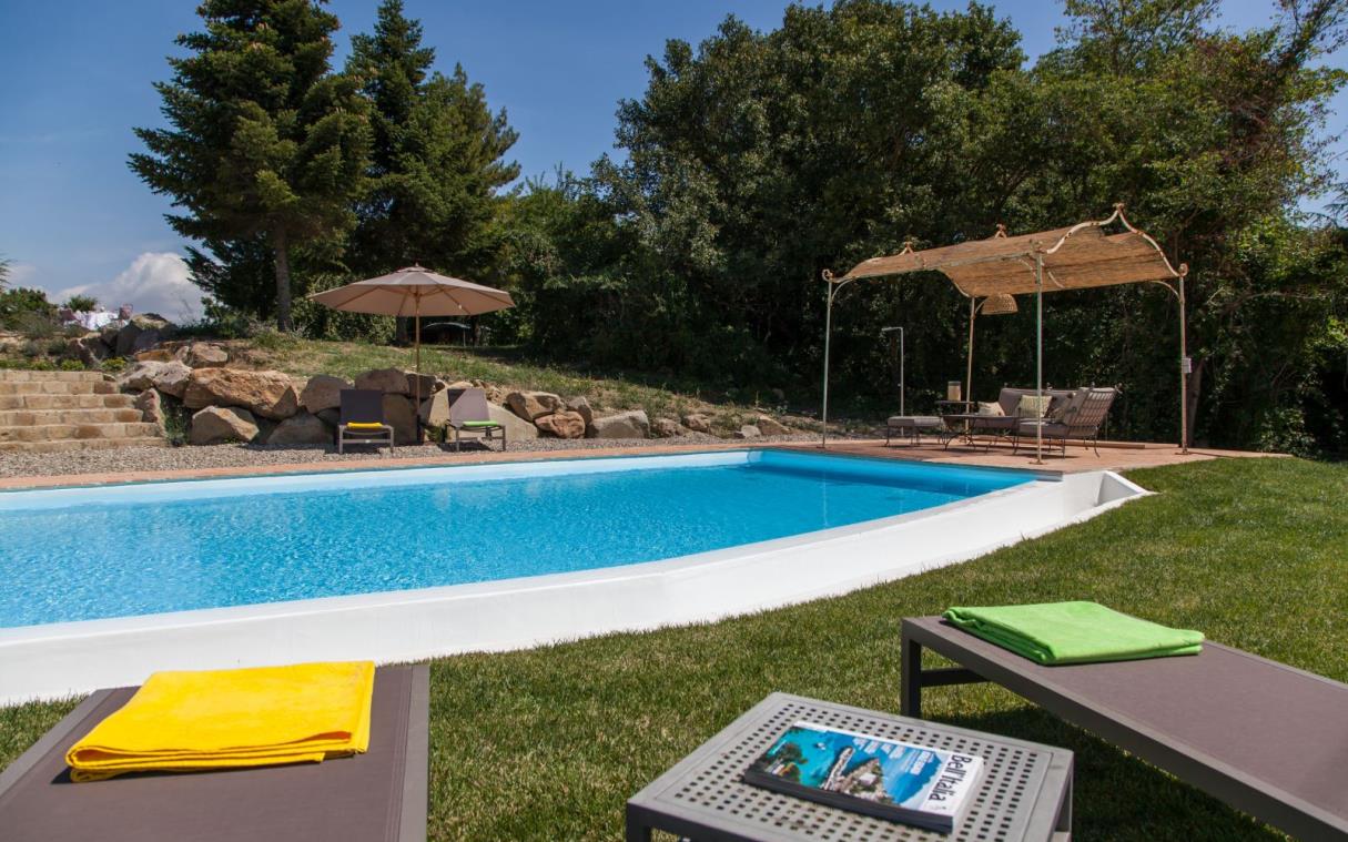 villa-valdorcia-tuscany-italy-luxury-pool-poggio-fibbia-swim (3).jpg