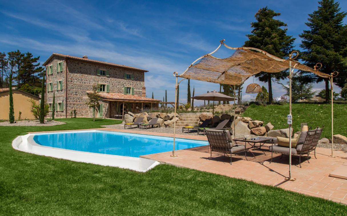 villa-valdorcia-tuscany-italy-luxury-pool-poggio-fibbia-COV.jpg