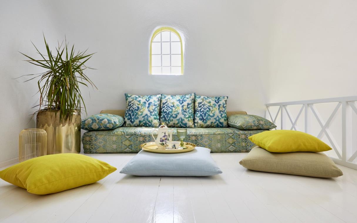 villa-santorini-cyclades-greece-luxury-pool-ftelari-liv.jpg