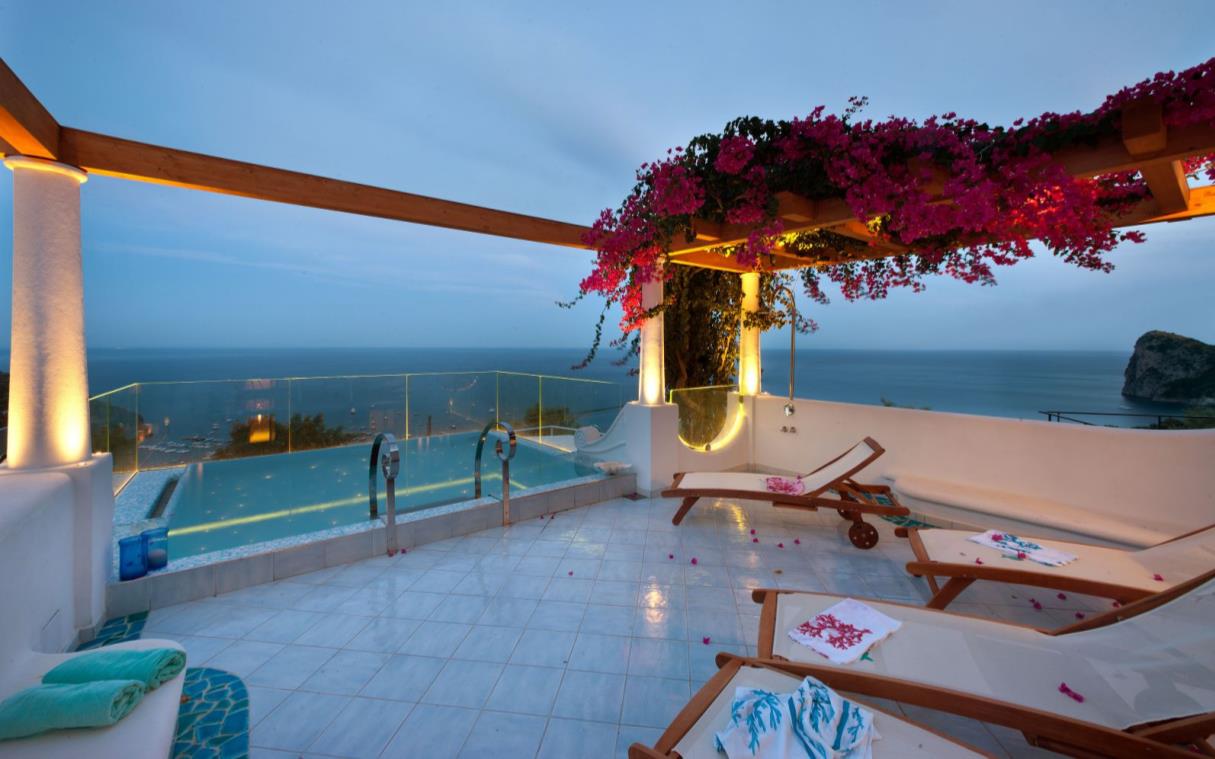 villa-nerano-sorrento-amalfi-italy-luxury-pool-sea-views-ulisse-poo-9.jpg