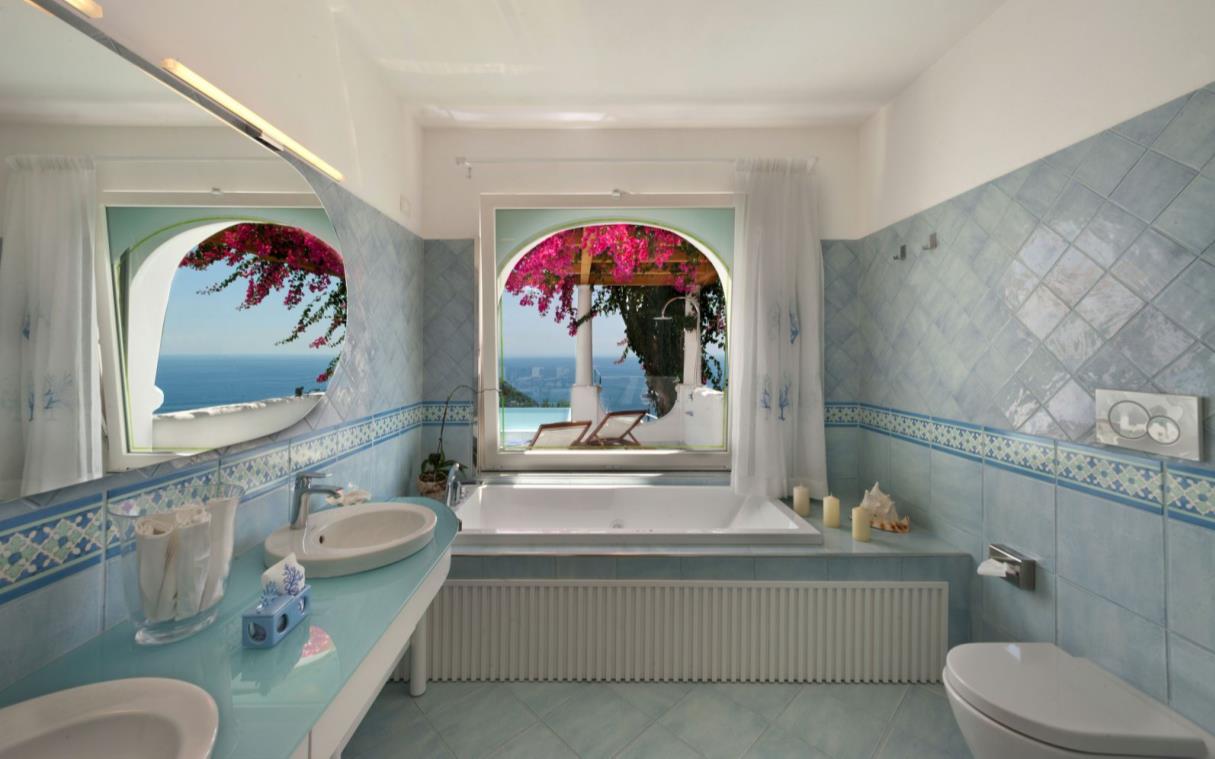 villa-nerano-sorrento-amalfi-italy-luxury-pool-sea-views-ulisse-bath 1