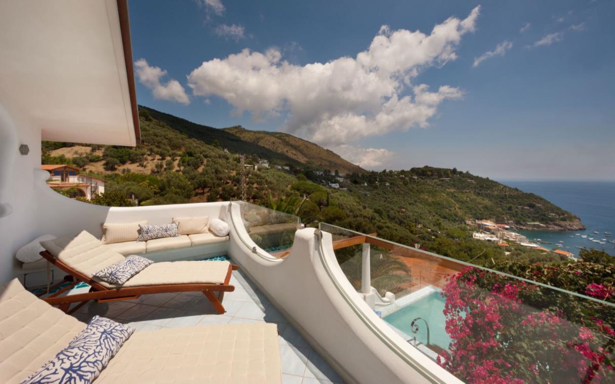 villa-nerano-sorrento-amalfi-italy-luxury-pool-sea-views-ulisse-out-ter-3.jpg