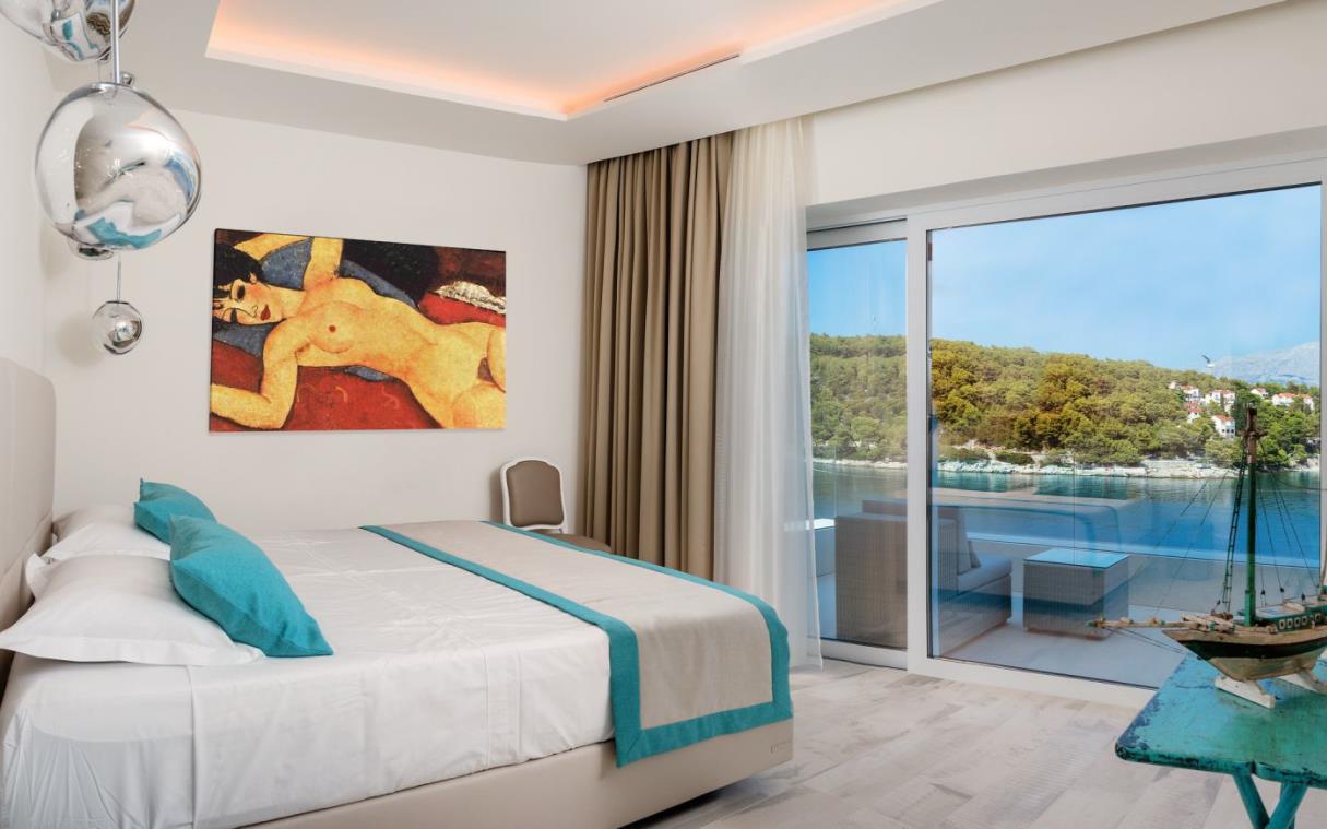 villa-split-croatia-luxury-pool-mila-bed (1).jpg