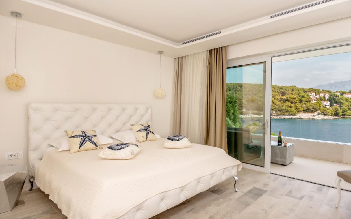 villa-split-croatia-luxury-pool-mila-bed (29).jpg