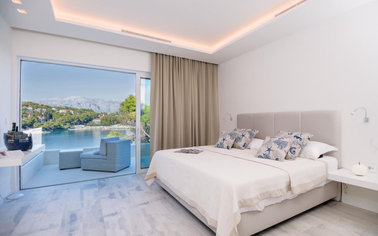 villa-split-croatia-luxury-pool-mila-bed (7).jpg
