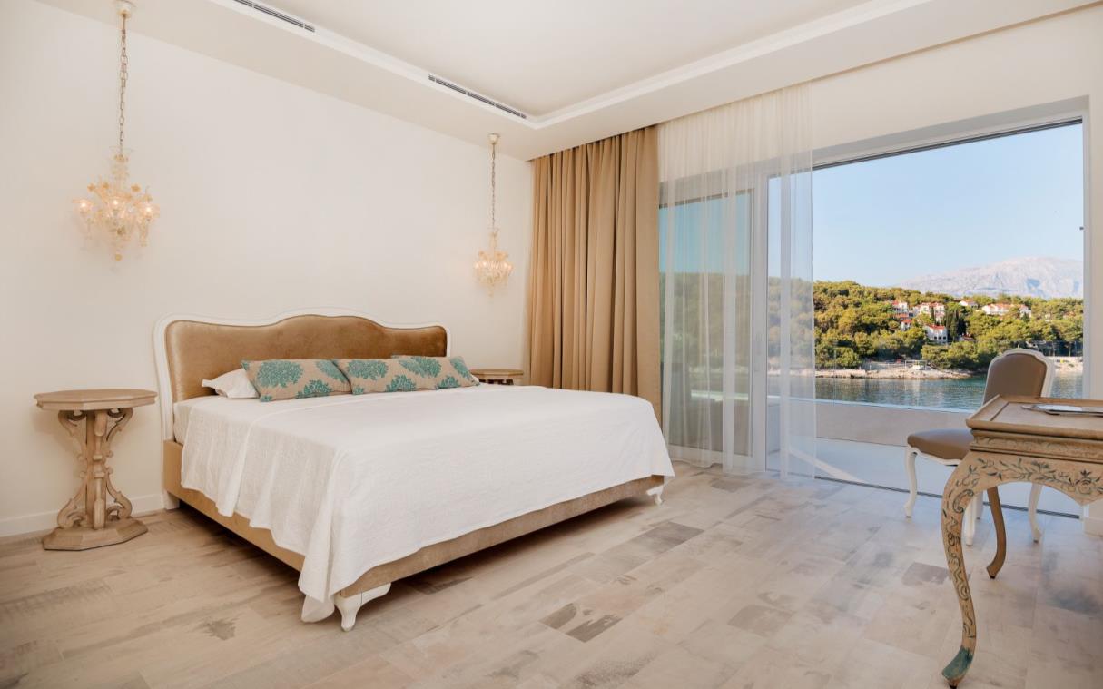 villa-split-croatia-luxury-pool-mila-bed (13).jpg