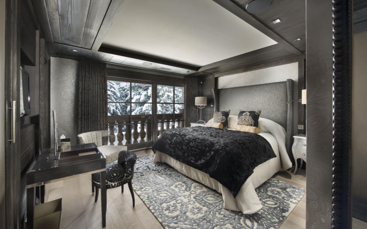 chalet-courchevel-french-alps-france-luxury-ski-in-out-le-coquelicot-bed (2).jpg