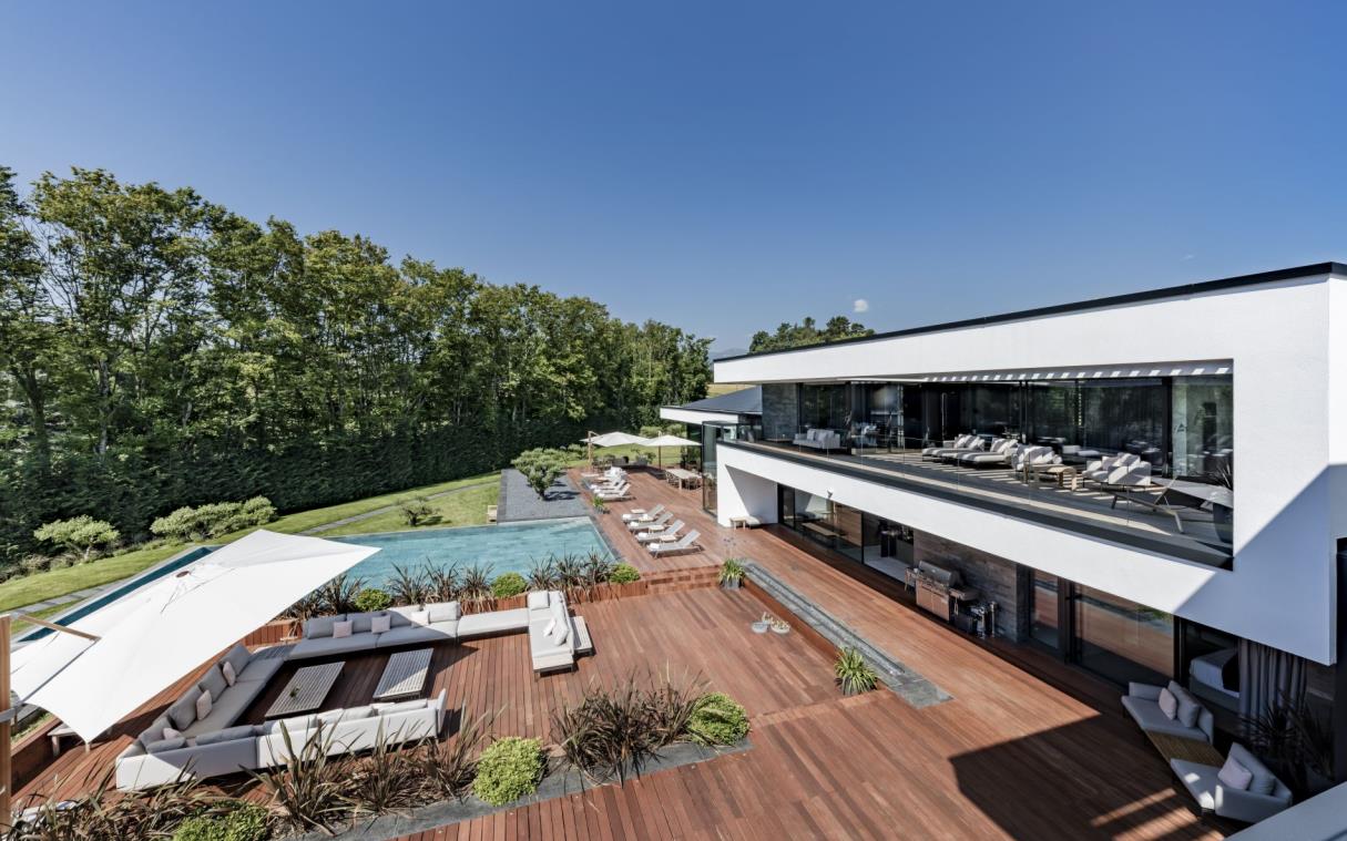 villa-geneva-switzerland-luxury-pool-ultima-geneve-ter (1)