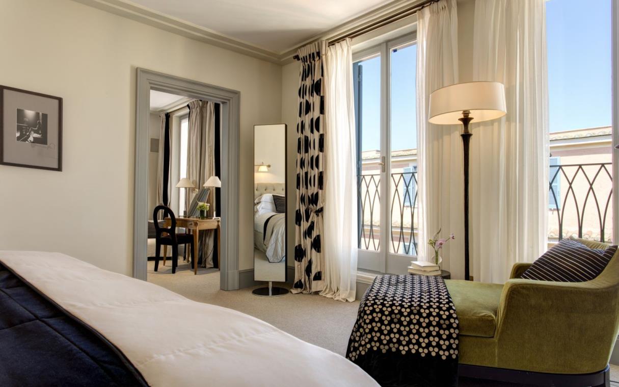 apartment-rome-italy-luxury-terrace-hotel-de-russie-nijinsky-suite-bed (2).jpg