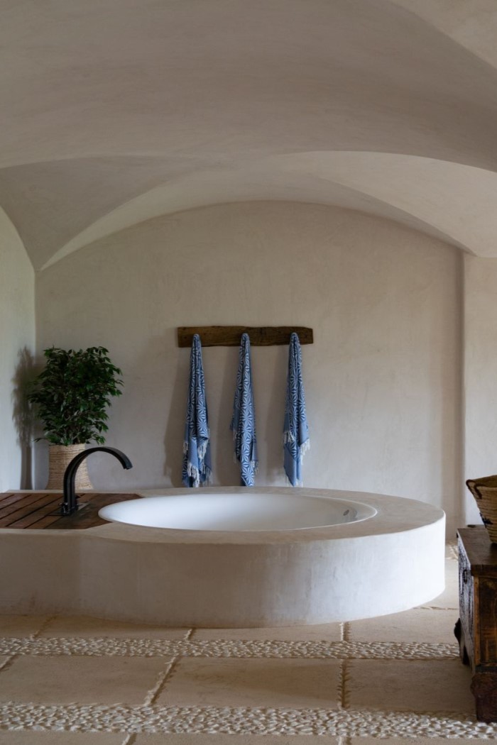 Argentaia Estate