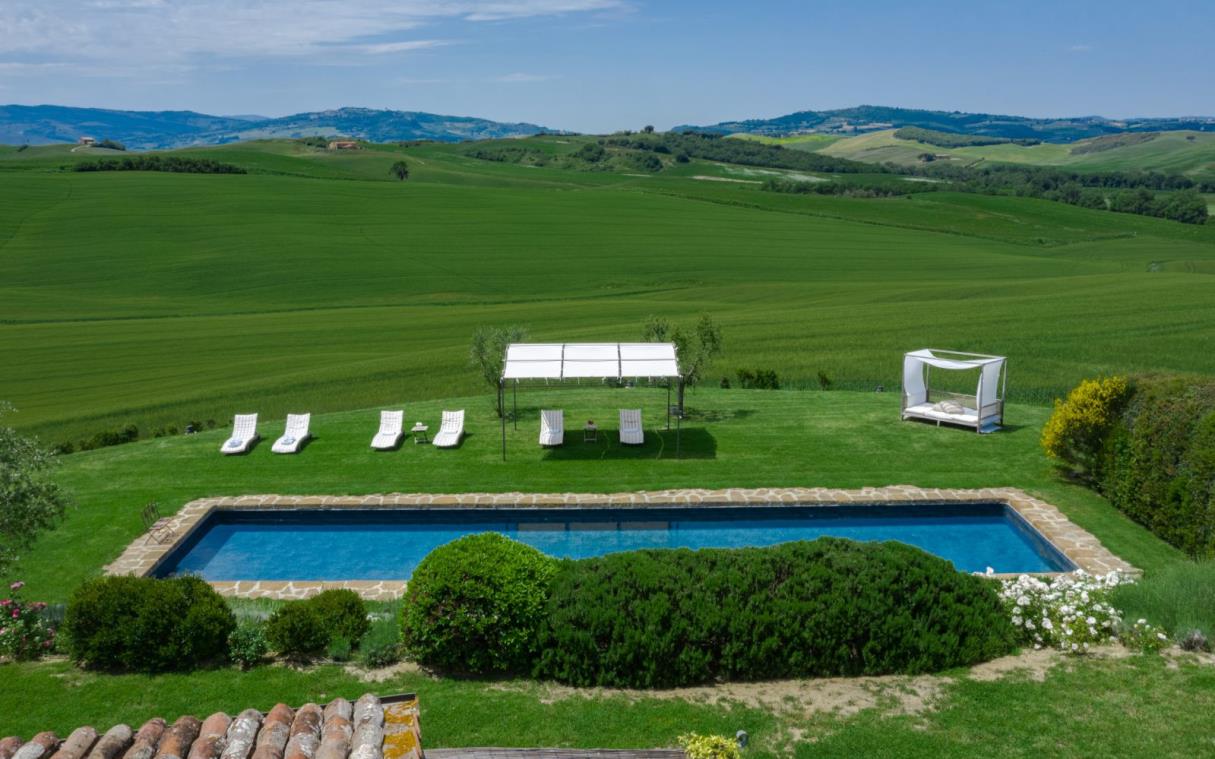 villa-pienza-siena-tuscany-italy-luxury-pool-romantica-swm.jpg