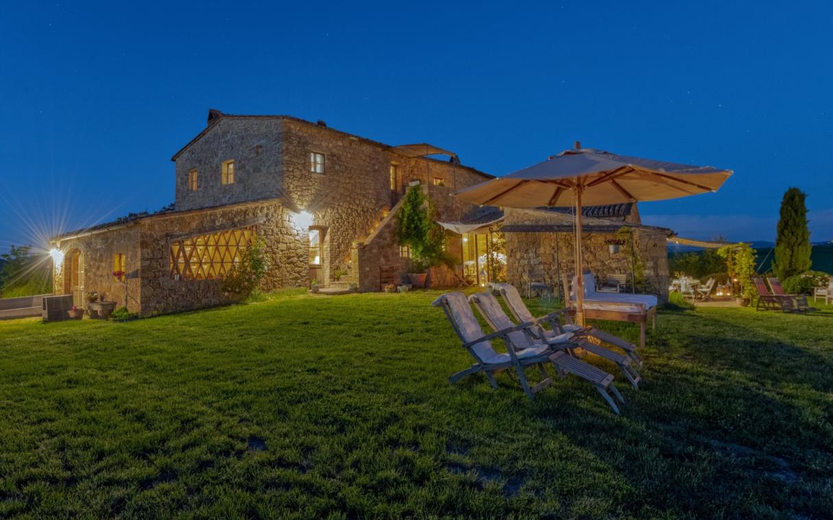villa-pienza-siena-tuscany-italy-luxury-pool-romantica-ext (1).jpg