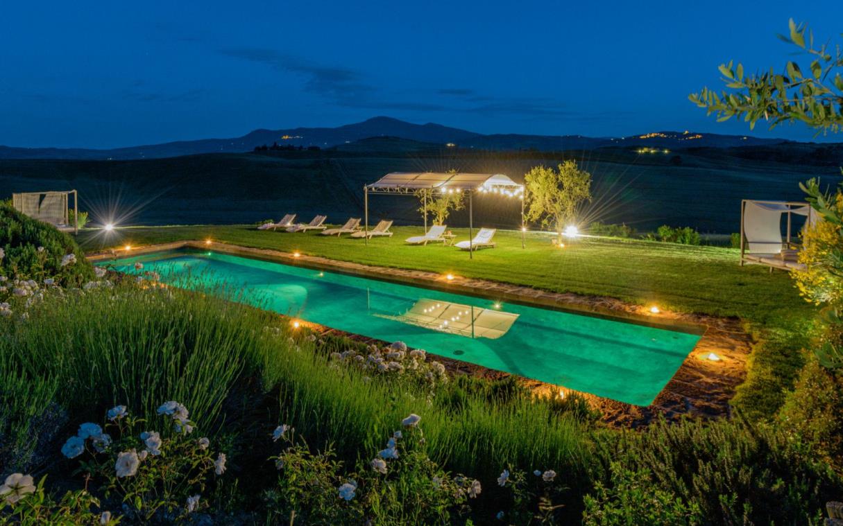 villa-pienza-siena-tuscany-italy-luxury-pool-romantica-swim (1).jpg